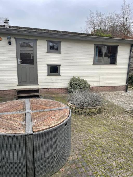 Gezellig Chalet Op De Prachtige Veluwe Putten Buitenkant foto